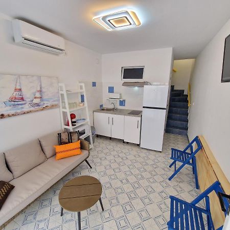 La Maisonnette Bleue เอมปูเรียบราบา ภายนอก รูปภาพ