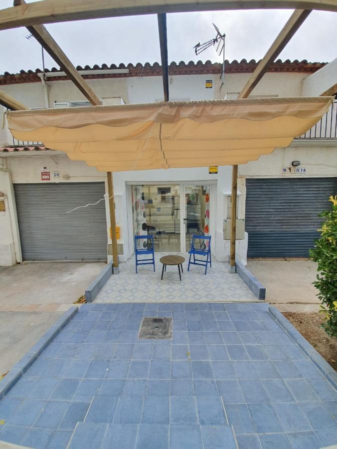 La Maisonnette Bleue เอมปูเรียบราบา ภายนอก รูปภาพ