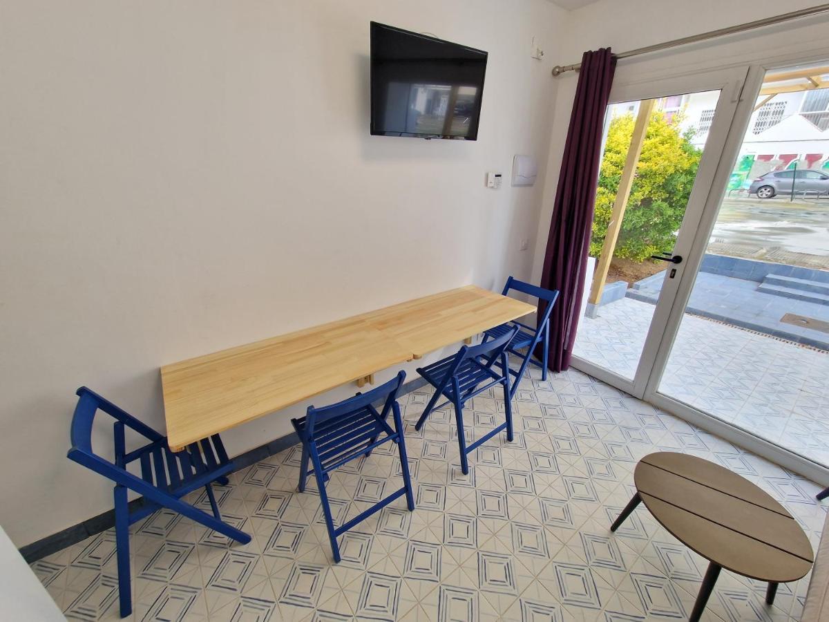 La Maisonnette Bleue เอมปูเรียบราบา ภายนอก รูปภาพ